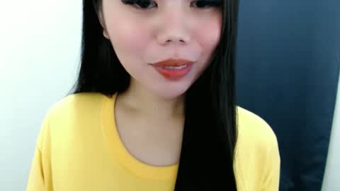 Snapshot of asuna_charming chatting on 8, 3, 2026 asuna_charming online show from 8, 3, 2026