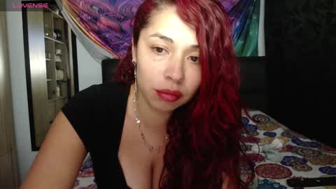 Snapshot of atena_messy chatting on 10, 10, 2025 atena messy online show from 10, 10, 2025