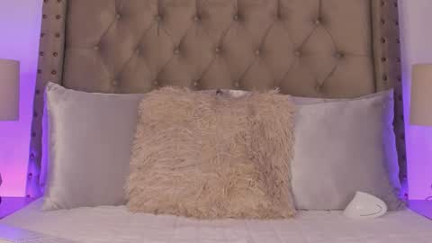 Atenea Hank online show from 11, 3, 2026