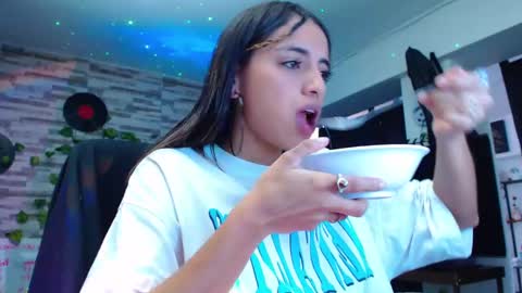 Snapshot of ateneasairce chatting on 19, 1, 2025 Atenea online show from 19, 1, 2025