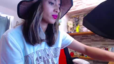 Snapshot of ateneasairce chatting on 27, 2, 2025 Atenea online show from 27, 2, 2025