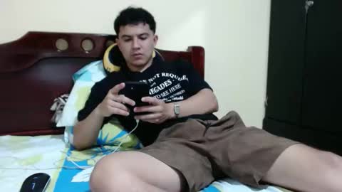 Snapshot of athleticboy2026 chatting on 11, 5, 2026 Robin online show from 11, 5, 2026