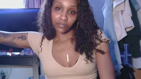 Snapshot of atirahcali chatting on 28, 4, 2026 AtirahCali online show from 28, 4, 2026