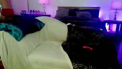 Snapshot of aubreeskinkyplayroom chatting on 8, 11, 2025 Aubree Shae online show from 8, 11, 2025