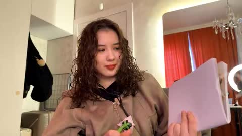 Mia online show from 17, 2, 2026