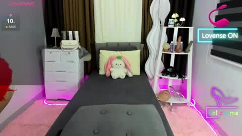 Snapshot of audrey_hadid chatting on 29, 3, 2026 Your goddess AUDREY FOLLOW ME online show from 29, 3, 2026