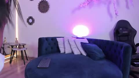 Aura  online show from 4, 8, 2026