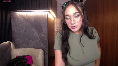 aura_cute_ online show from 17, 3, 2026