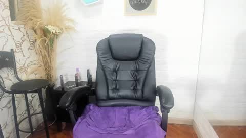 Snapshot of aura_love69 chatting on 24, 2, 2025 Monii Yi online show from 24, 2, 2025
