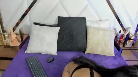 Snapshot of aura_love69 chatting on 21, 9, 2025 Monii Yi online show from 21, 9, 2025