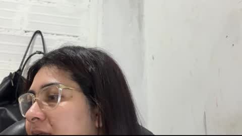 Snapshot of aurablack_ chatting on 22, 9, 2025 Aura online show from 22, 9, 2025