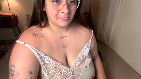 Snapshot of aurablack_ chatting on 29, 9, 2025 Aura online show from 29, 9, 2025