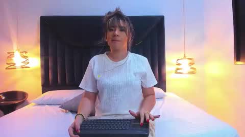 Aura Evans online show from 10, 9, 2025