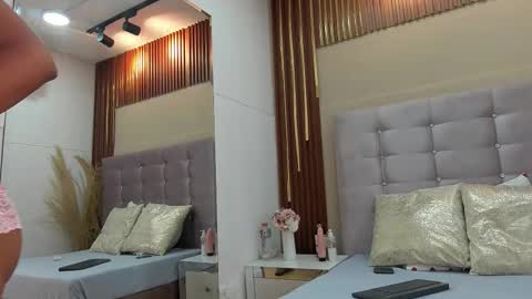 Snapshot of aurarey chatting on 14, 11, 2025 Aura Rey online show from 14, 11, 2025