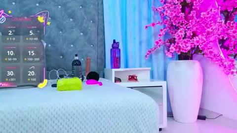 Snapshot of auraross chatting on 2, 10, 2025 Aura online show from 2, 10, 2025