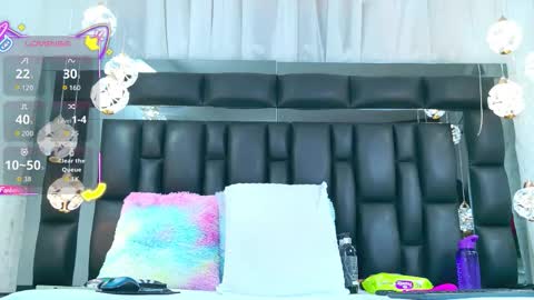Snapshot of auraross chatting on 26, 10, 2025 Aura online show from 26, 10, 2025