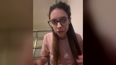 Snapshot of aureliatasty chatting on 17, 5, 2026 aureliatasty online show from 17, 5, 2026