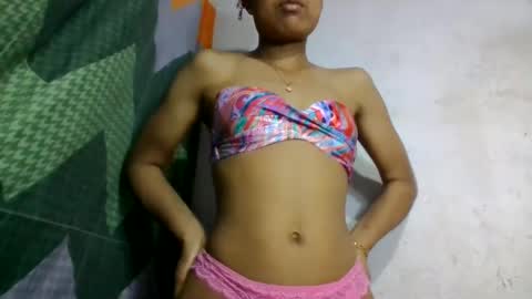 Snapshot of aurelie08 chatting on 11, 6, 2026 aurelie08 online show from 11, 6, 2026