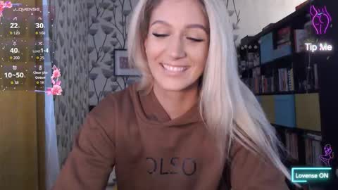 Snapshot of aurelyie chatting on 15, 12, 2025 Aurelyie online show from 15, 12, 2025
