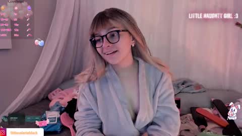 Snapshot of aurora_blaack chatting on 19, 11, 2025 val online show from 19, 11, 2025