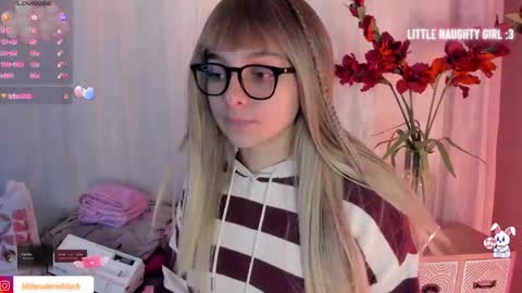 Snapshot of aurora_blaack chatting on 22, 11, 2025 val online show from 22, 11, 2025