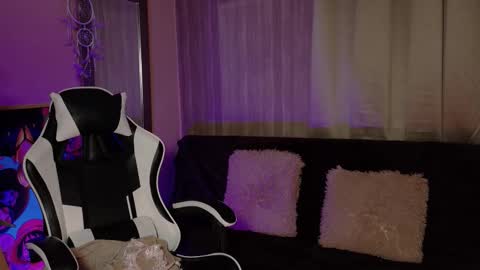 aurora_collins08 online show from 19, 11, 2025