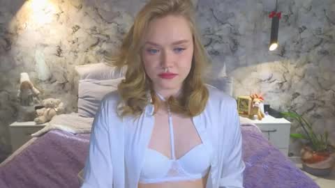 Snapshot of aurora_golden chatting on 22, 3, 2026 Kate online show from 22, 3, 2026