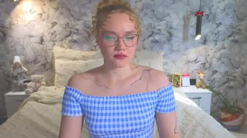 Snapshot of aurora_golden chatting on 5, 4, 2026 Kate online show from 5, 4, 2026