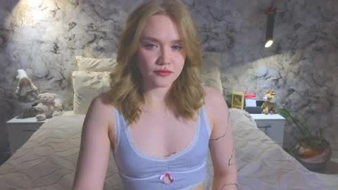 Snapshot of aurora_golden chatting on 6, 4, 2026 Kate online show from 6, 4, 2026