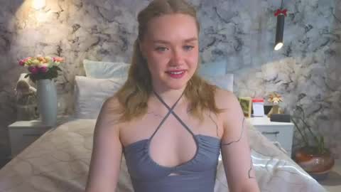 Snapshot of aurora_golden chatting on 15, 4, 2026 Kate online show from 15, 4, 2026