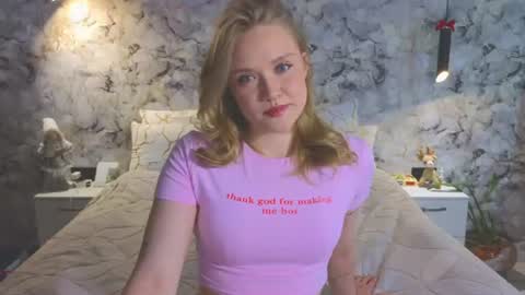 Snapshot of aurora_golden chatting on 16, 6, 2026 Kate online show from 16, 6, 2026