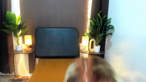 Snapshot of aurora_hera chatting on 19, 12, 2025 Kate online show from 19, 12, 2025