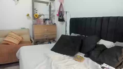 aurora_moonm online show from 14, 3, 2026