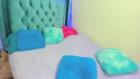 Snapshot of aurora_sky9 chatting on 18, 12, 2025 aurora_sky9 online show from 18, 12, 2025