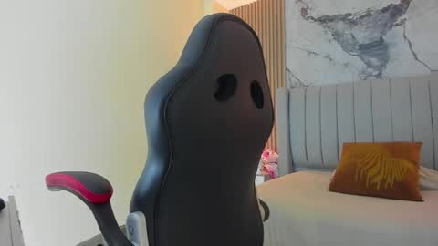 auroramartin2 online show from 23, 10, 2025