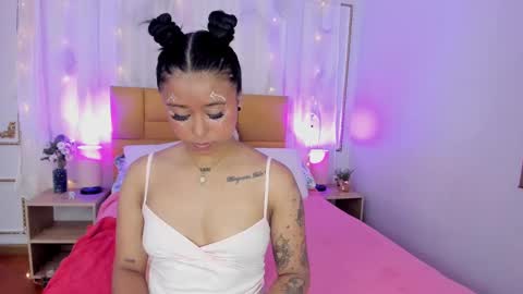 Snapshot of auroramontclair chatting on 8, 10, 2025 Aurora online show from 8, 10, 2025