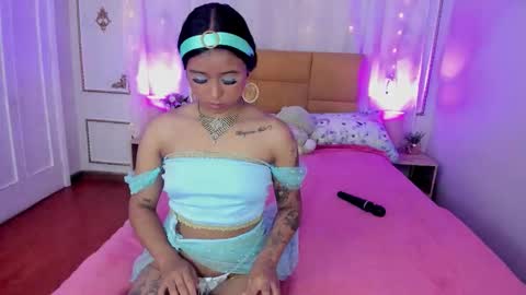 Snapshot of auroramontclair chatting on 23, 10, 2025 Aurora online show from 23, 10, 2025