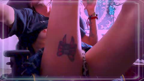 Snapshot of aurorarav3n chatting on 22, 9, 2025 Aurora Rav3n online show from 22, 9, 2025