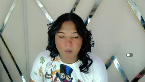 Snapshot of aurorarossx chatting on 1, 11, 2025 Aurora online show from 1, 11, 2025