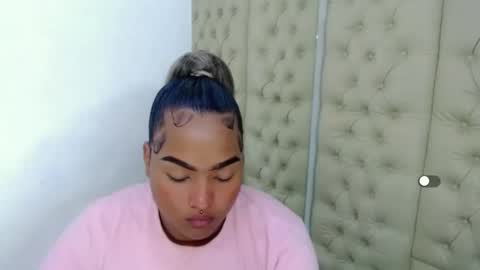 Snapshot of aurorarossx chatting on 2, 11, 2025 Aurora online show from 2, 11, 2025