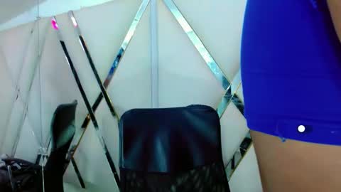 Snapshot of aurorarossx chatting on 4, 11, 2025 Aurora online show from 4, 11, 2025