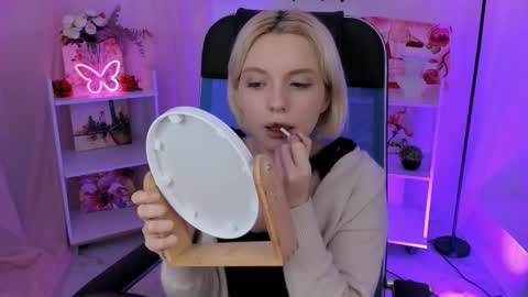 Snapshot of aurorawrenfield chatting on 11, 11, 2025 aurorawrenfield online show from 11, 11, 2025