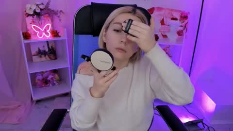 Snapshot of aurorawrenfield chatting on 13, 11, 2025 aurorawrenfield online show from 13, 11, 2025