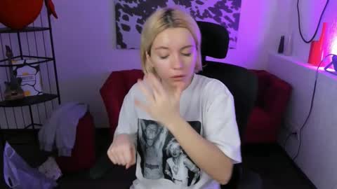 Snapshot of aurorawrenfield chatting on 25, 11, 2025 aurorawrenfield online show from 25, 11, 2025