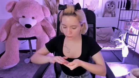 Snapshot of aurorawrenfield chatting on 2, 12, 2025 aurorawrenfield online show from 2, 12, 2025