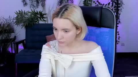 Snapshot of aurorawrenfield chatting on 5, 12, 2025 aurorawrenfield online show from 5, 12, 2025