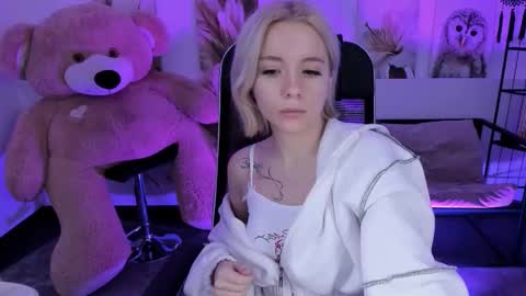 Snapshot of aurorawrenfield chatting on 17, 12, 2025 aurorawrenfield online show from 17, 12, 2025