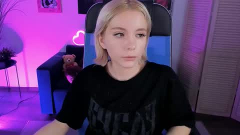 Snapshot of aurorawrenfield chatting on 18, 12, 2025 aurorawrenfield online show from 18, 12, 2025