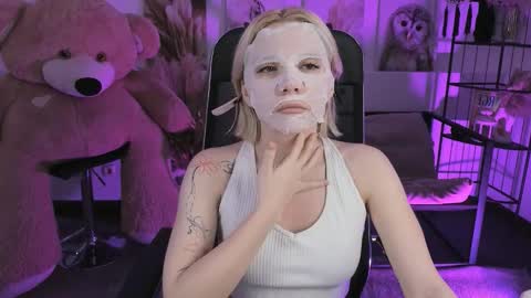 Snapshot of aurorawrenfield chatting on 23, 12, 2025 aurorawrenfield online show from 23, 12, 2025