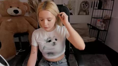 Snapshot of aurorawrenfield chatting on 12, 1, 2026 aurorawrenfield online show from 12, 1, 2026